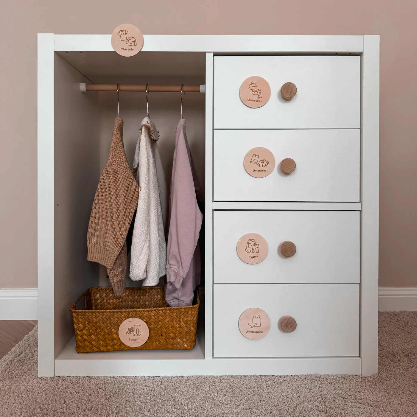 Kleiderschrank Etiketten Theo